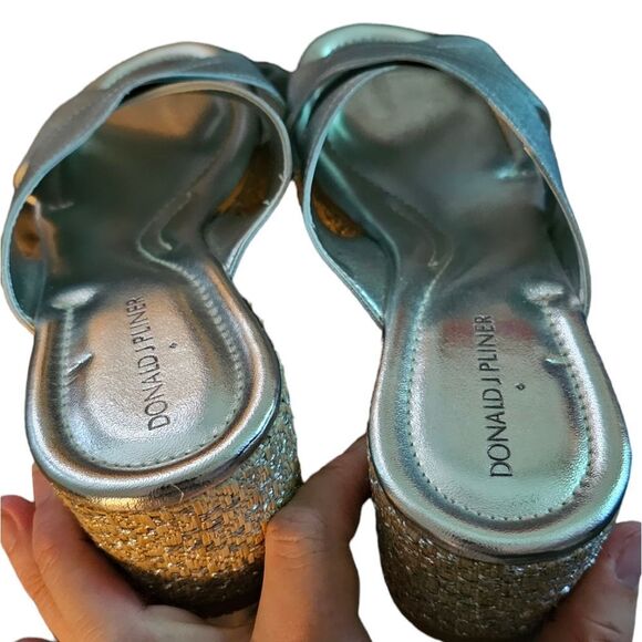 Donald J Pliner - Savee Silver Metallic Wedge Sandals - NEW w/o Box - 7.5 - Picture 3 of 10